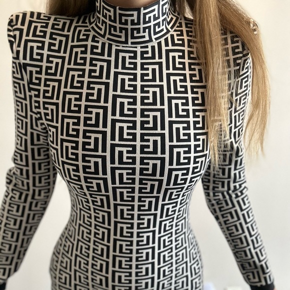 Black and fit very tight fitting midi dress - Picture 3 of 6